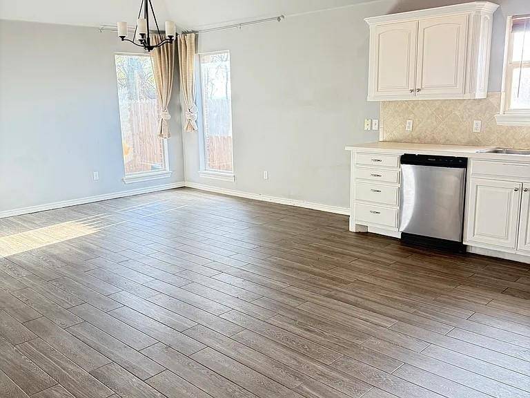 11000 SW 8th ST, Yukon, OK 73099