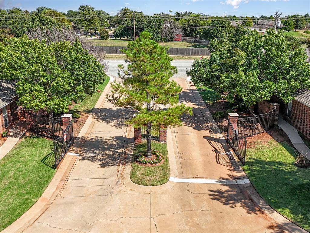15400 Monarch LN, Edmond, OK 73013