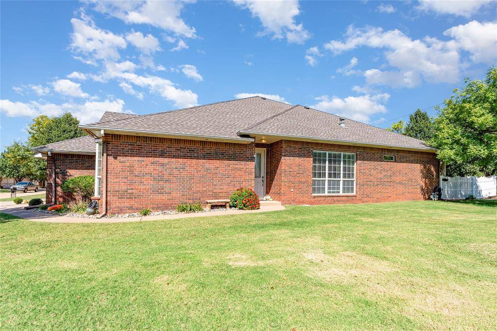 15400 Monarch LN, Edmond, OK 73013
