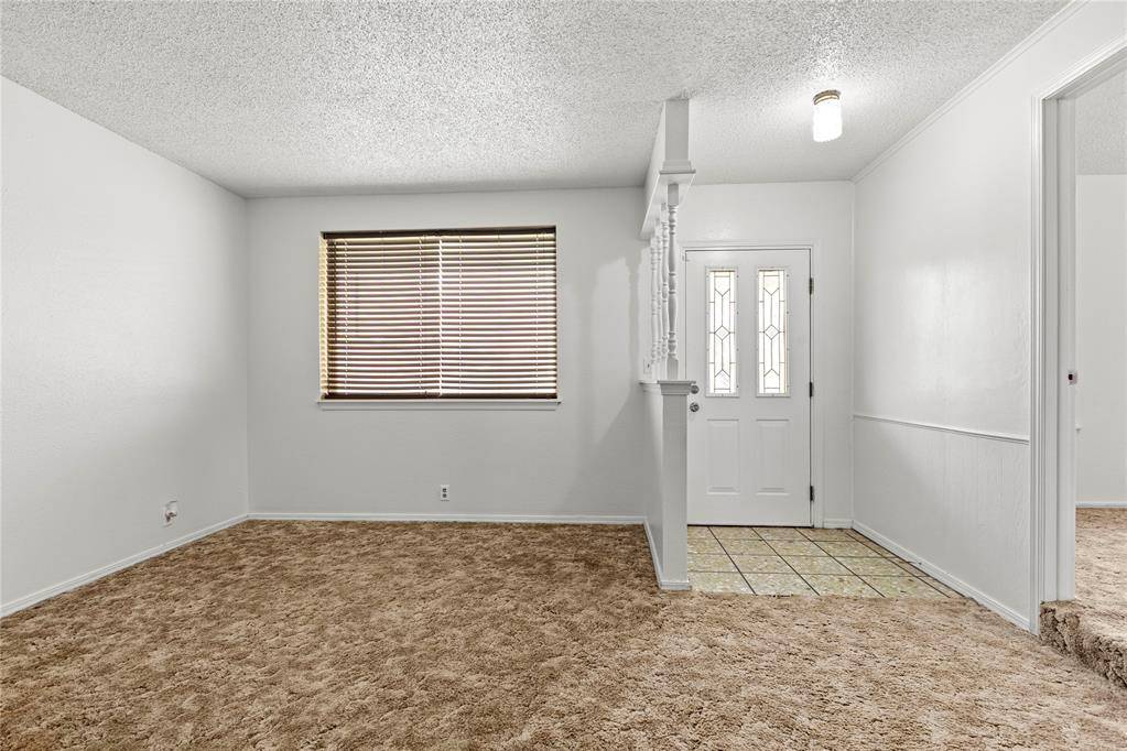 2221 W Modelle AVE, Clinton, OK 73601