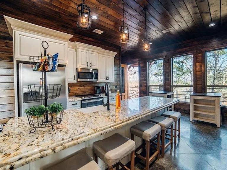 1216 Lake Ridge LN, Broken Bow, OK 74728