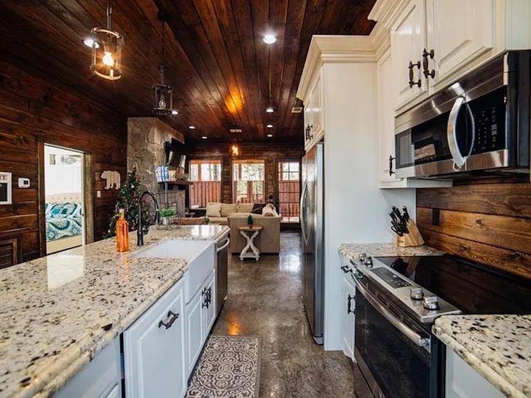 1216 Lake Ridge LN, Broken Bow, OK 74728