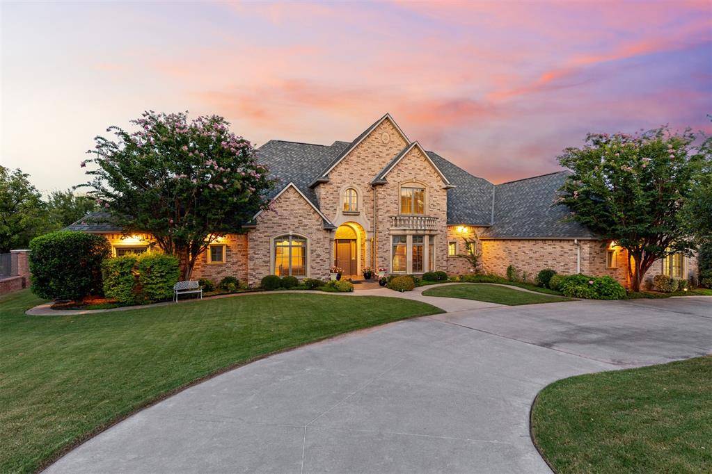 1217 Inverness CIR, Shawnee, OK 74801