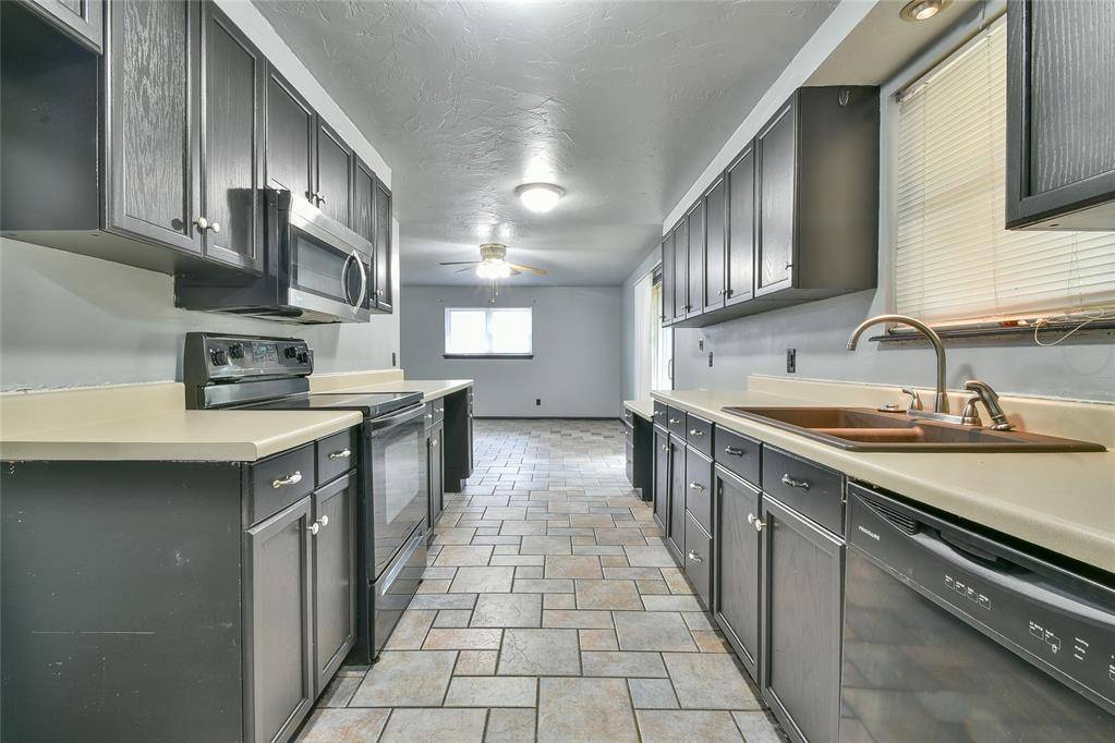 3900 Overland DR, Del City, OK 73115