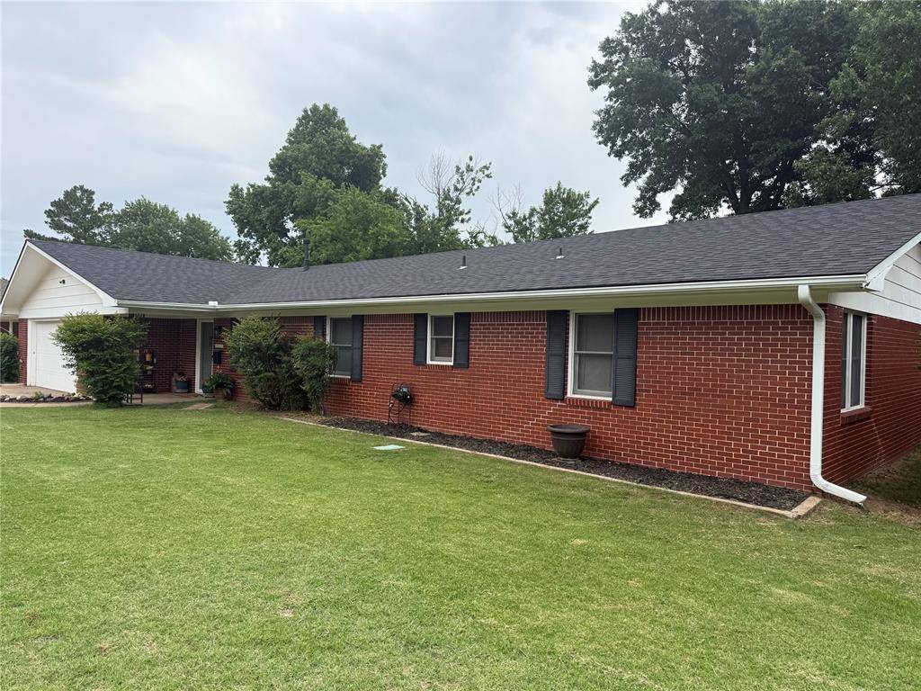 1917 N Minnesota AVE, Shawnee, OK 74804