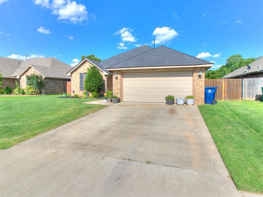 8912 Stacy Lynn LN, Yukon, OK 73099