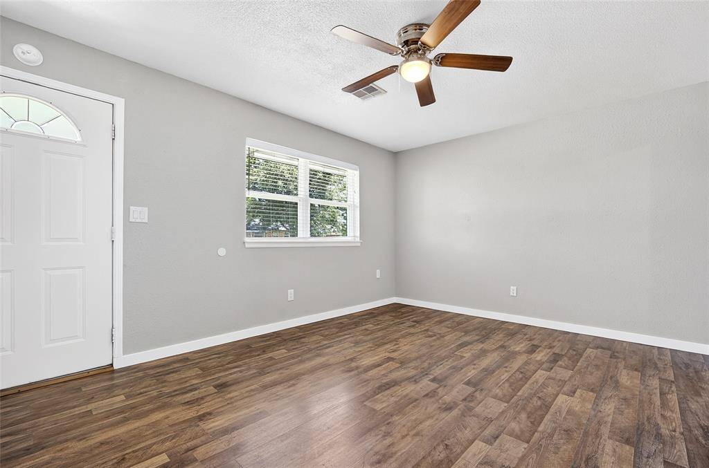 901 SW 3rd ST, Moore, OK 73160