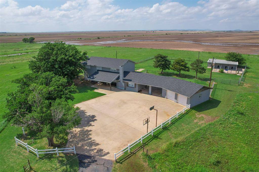 21145 Us Highway 62, Headrick, OK 73549