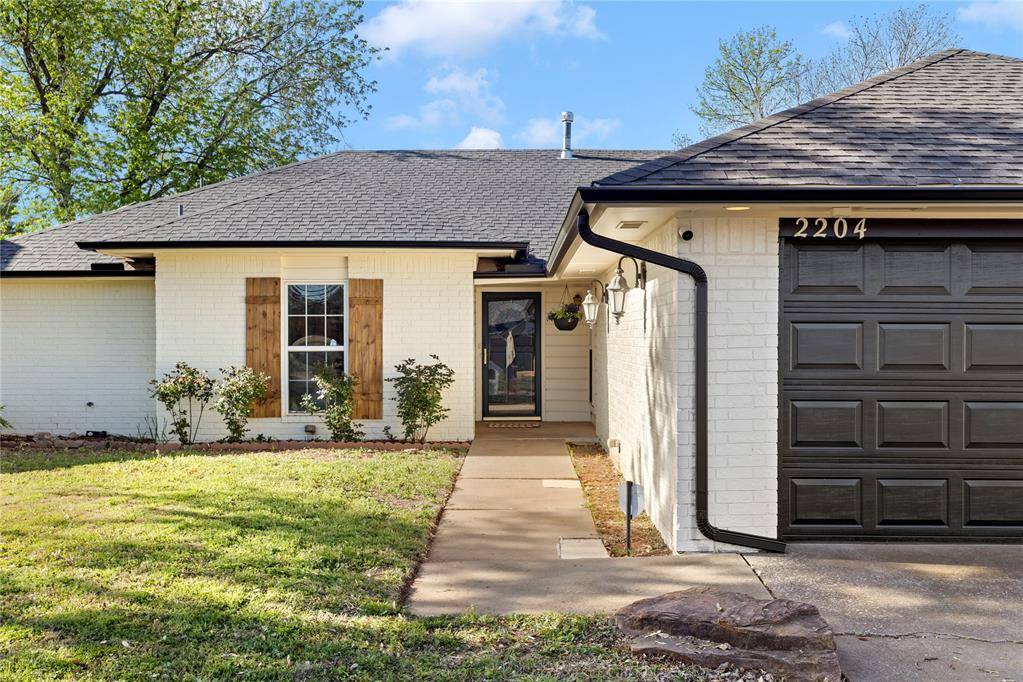 2204 Summer Way LN, Edmond, OK 73013