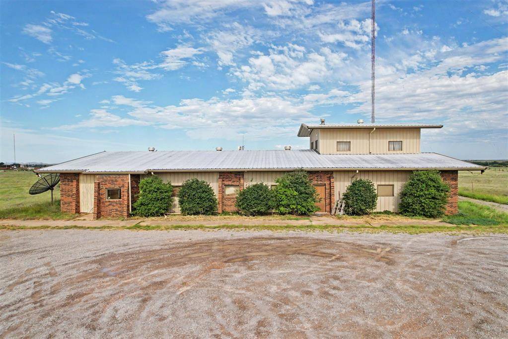 1515 N Broadway ST, Hobart, OK 73651