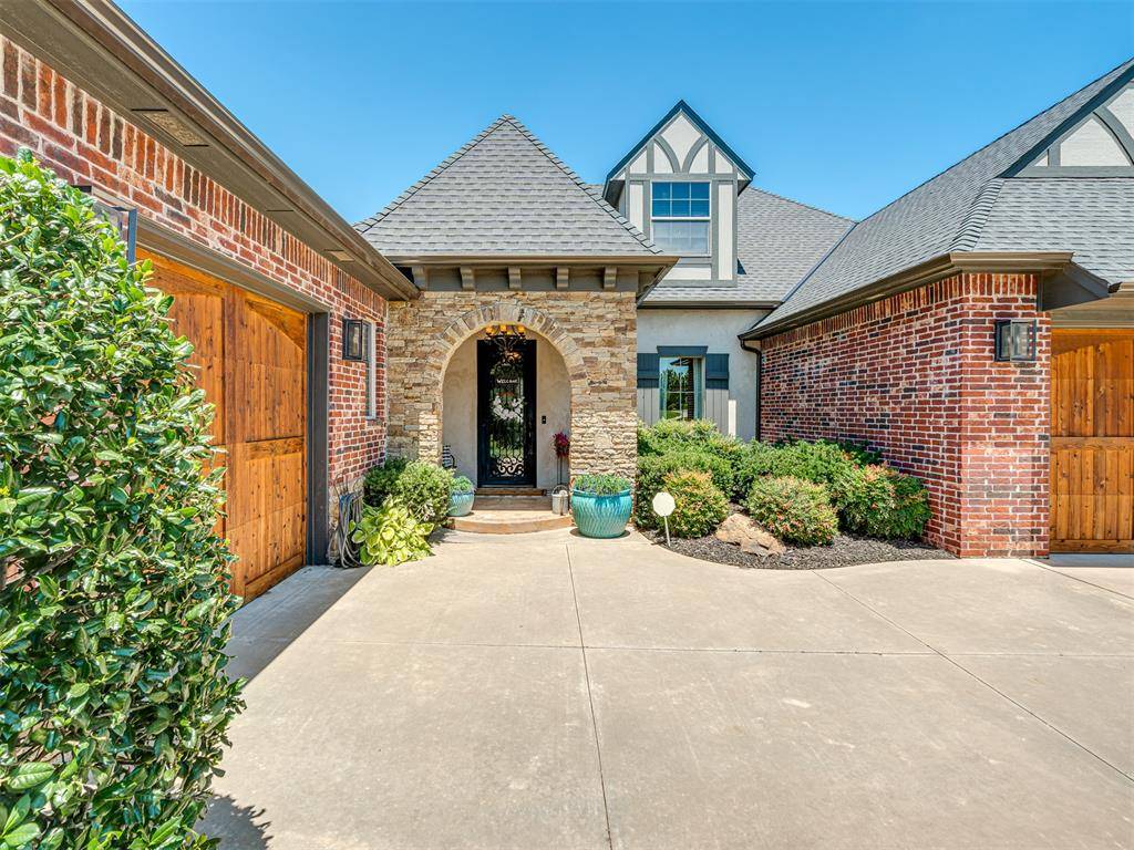 2709 Stetson DR, Edmond, OK 73034