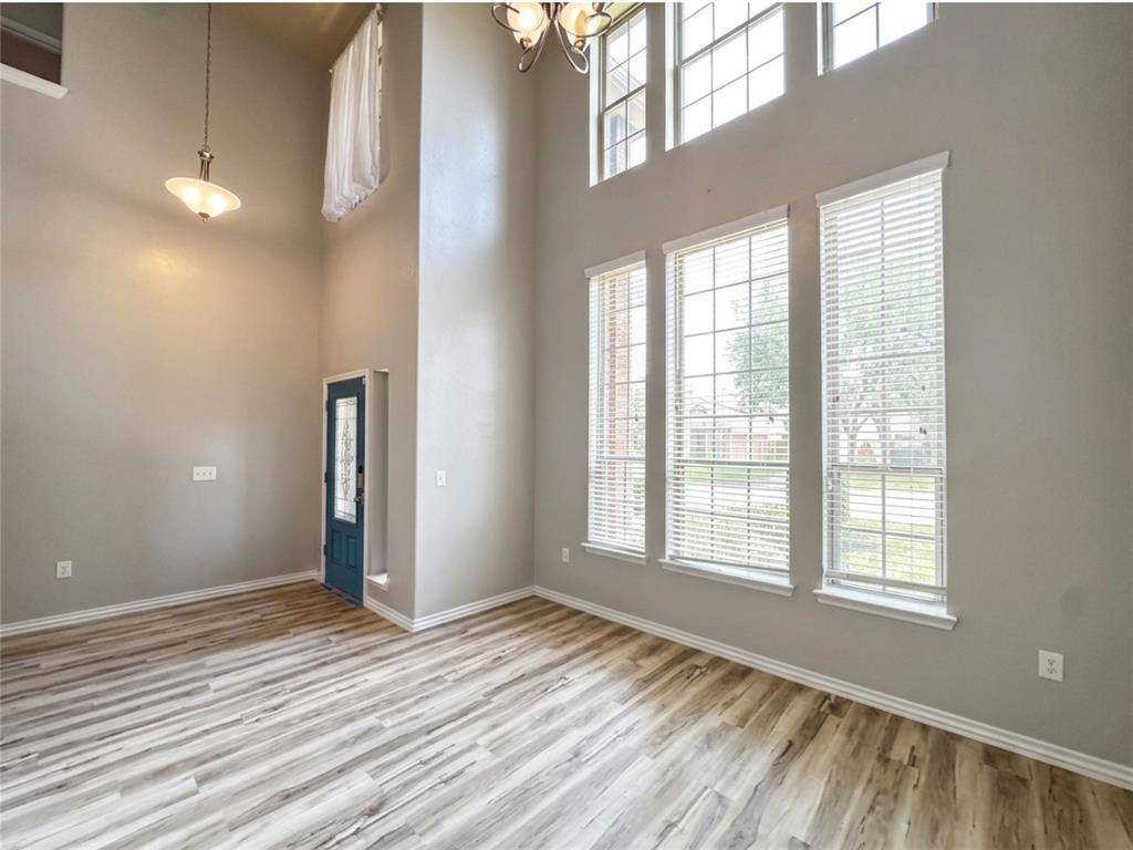 11016 SW 39th CT, Mustang, OK 73064