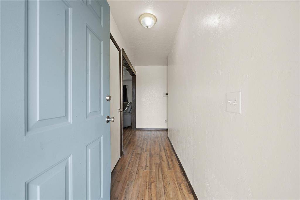 601 SW 27th ST, Moore, OK 73160