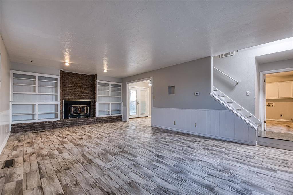 1118 Camelot DR, Clinton, OK 73601