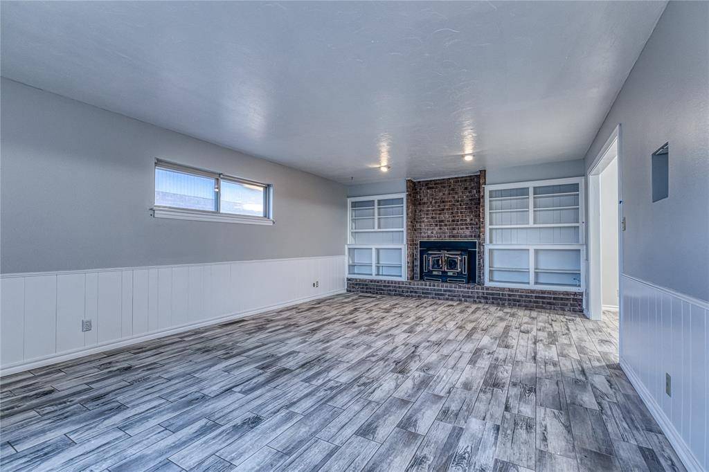 1118 Camelot DR, Clinton, OK 73601
