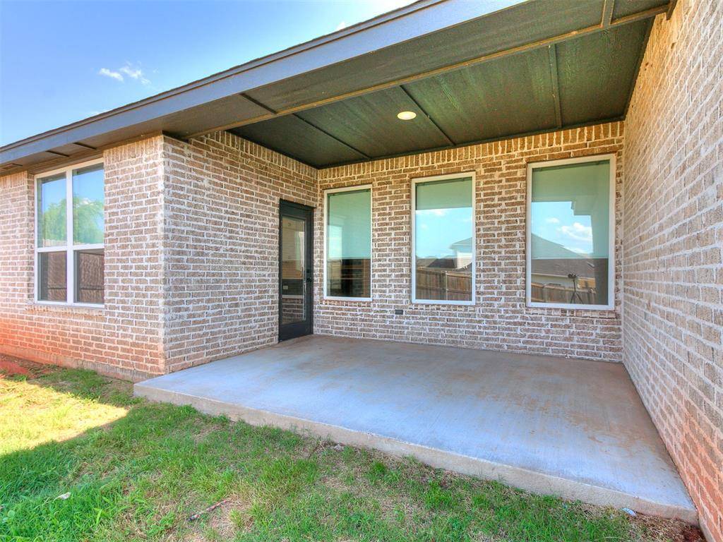 8221 NW 152nd TER, Edmond, OK 73013