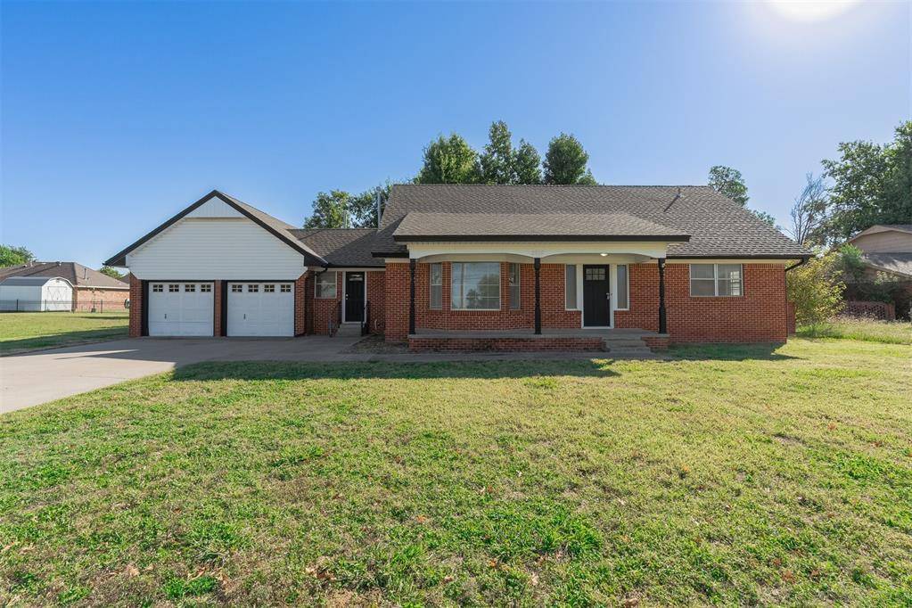 2912 N Santa Fe AVE, Moore, OK 73160