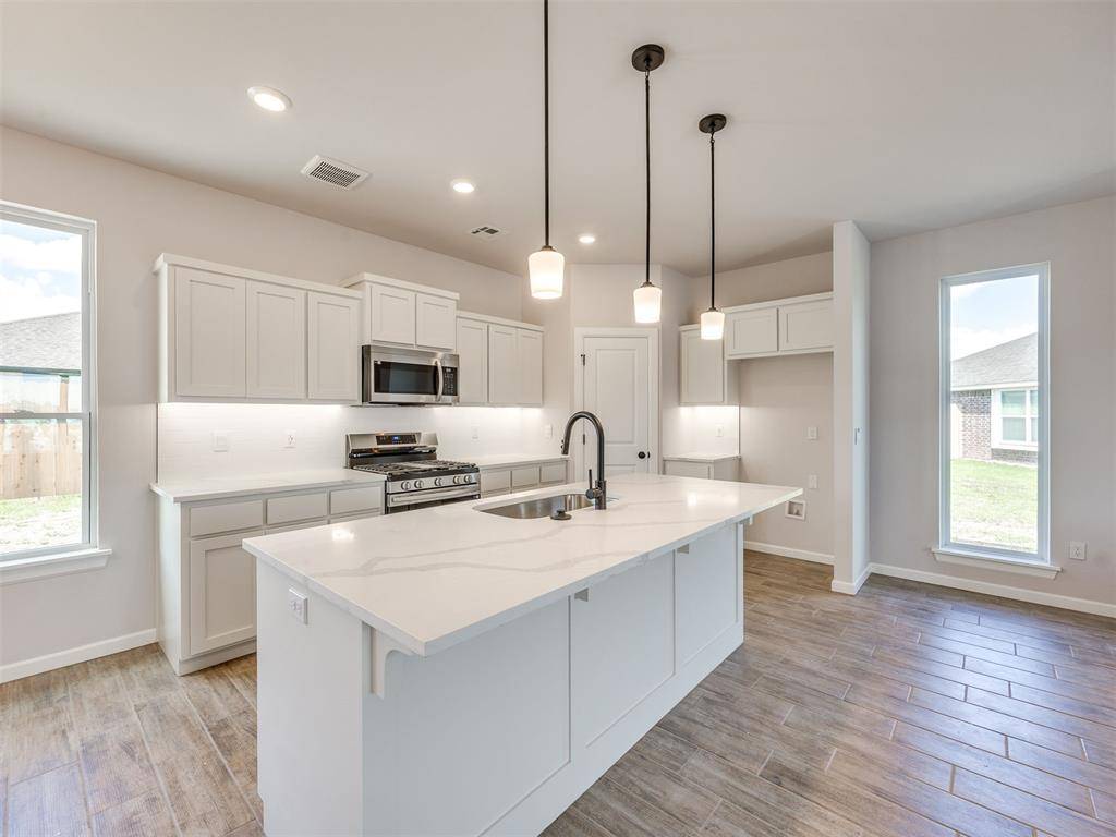 1671 Bloomington CT, Newcastle, OK 73065