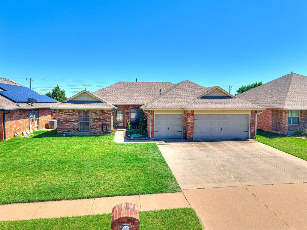 1712 SW 33rd ST, Moore, OK 73160