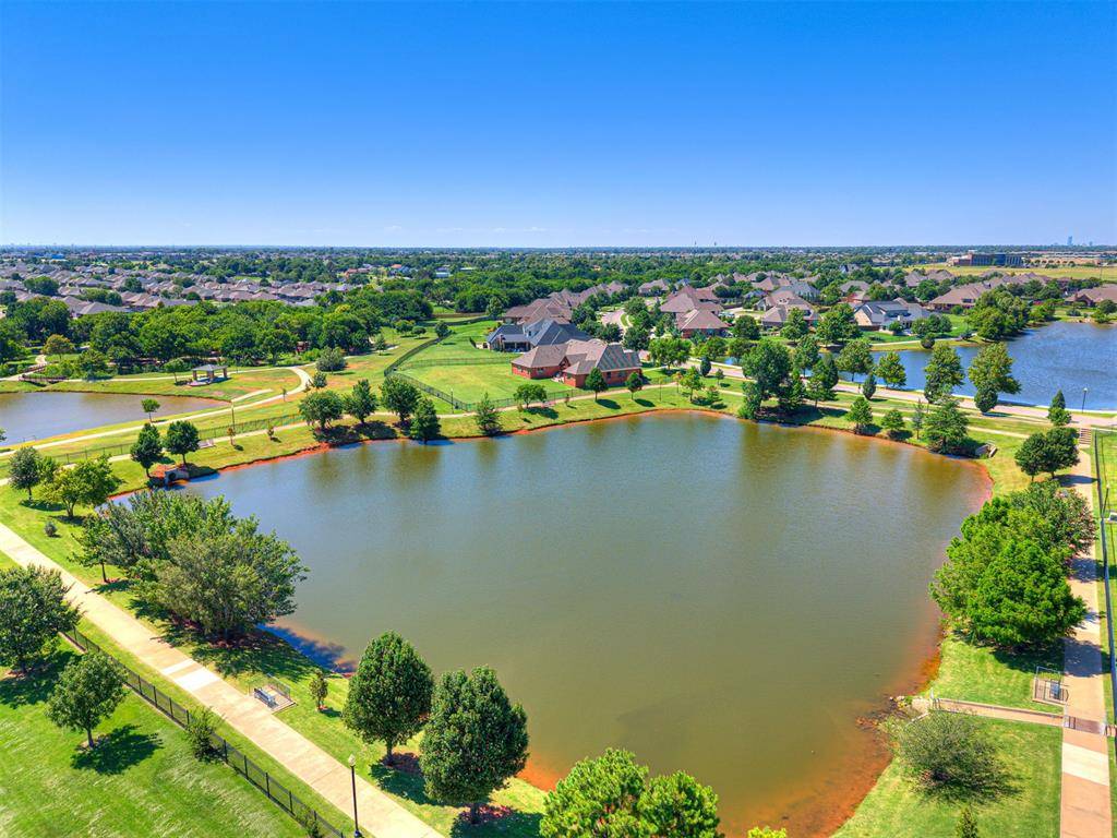 1712 SW 33rd ST, Moore, OK 73160