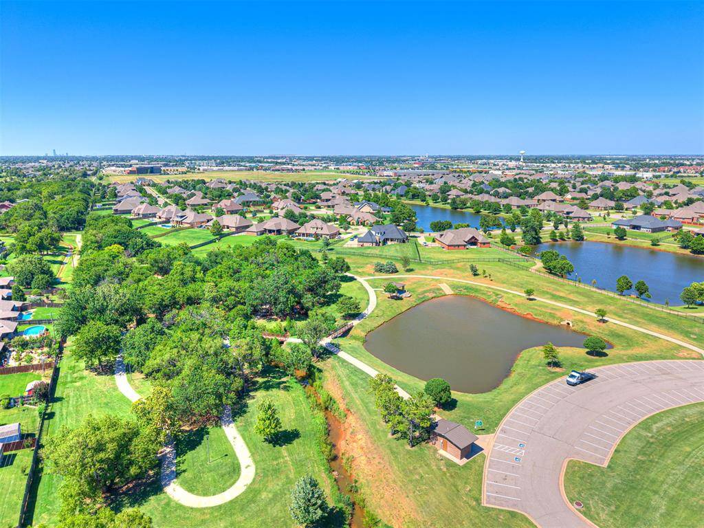 1712 SW 33rd ST, Moore, OK 73160
