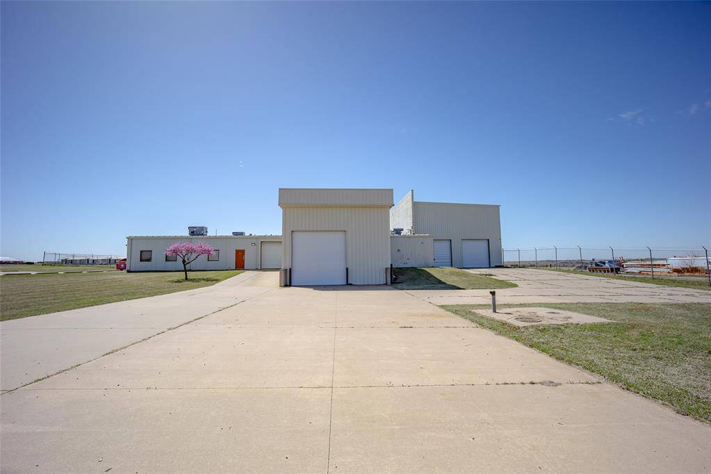 425 W Airport RD, Hinton, OK 73047