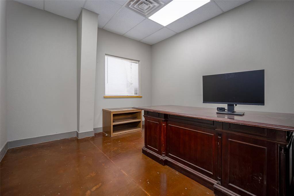 425 W Airport RD, Hinton, OK 73047