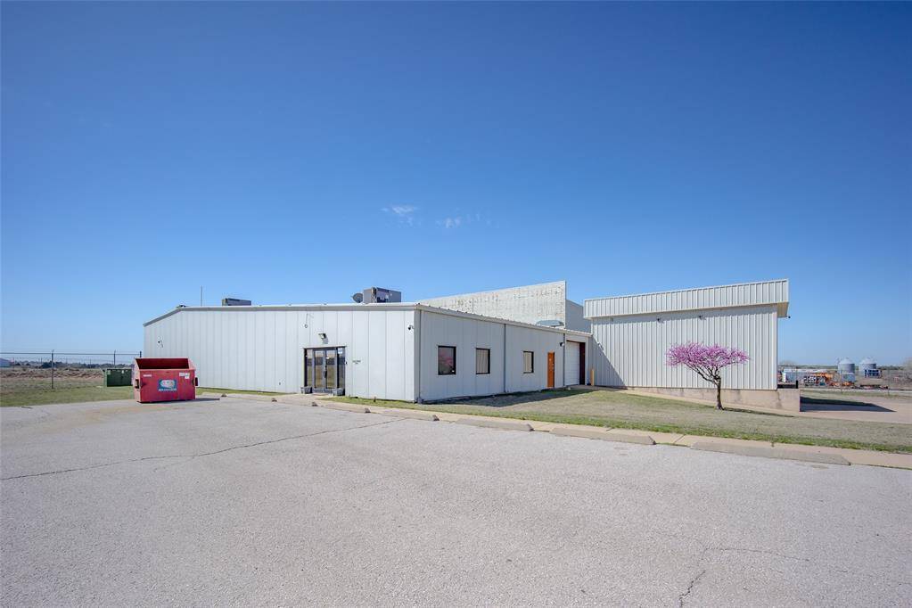 425 W Airport RD, Hinton, OK 73047