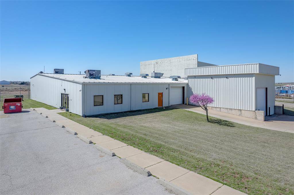 425 W Airport RD, Hinton, OK 73047