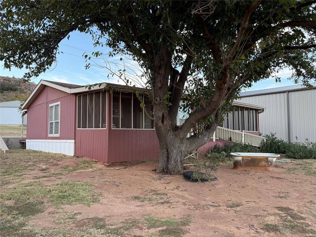 83 Hick's Mountain RD, Lone Wolf, OK 73655