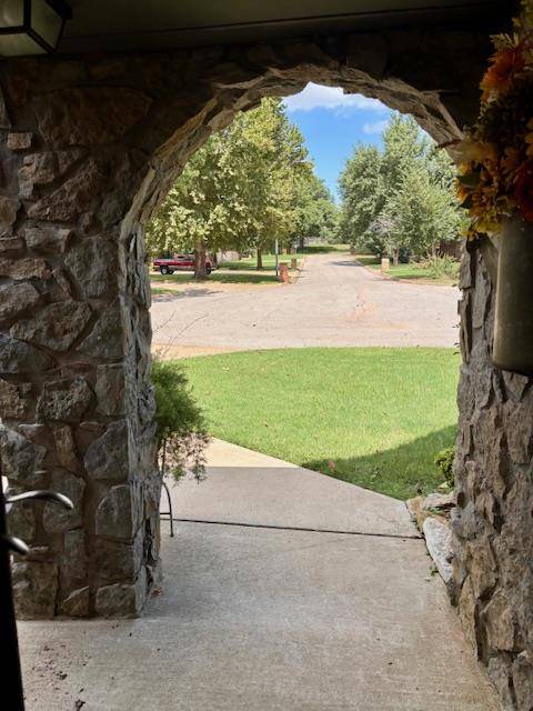 901 Birdcreek LN, Guthrie, OK 73044