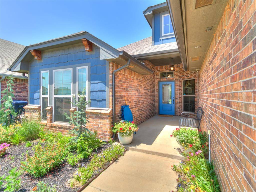 11809 Loren Brook LN, Yukon, OK 73099