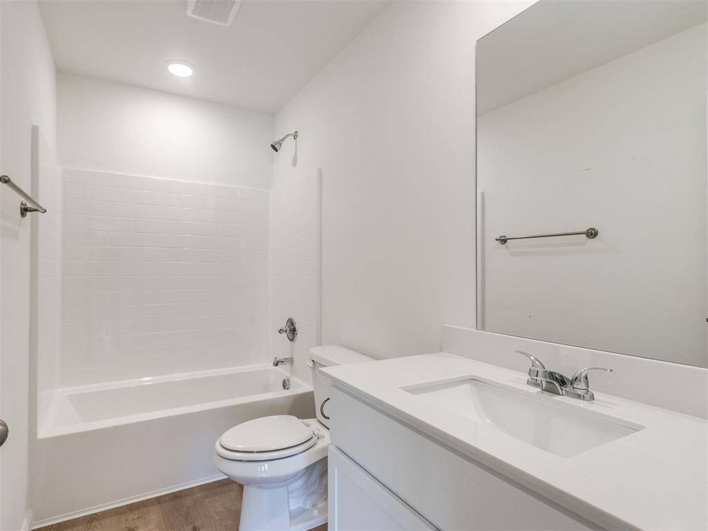 1208 E Stallion LN, Mustang, OK 73064
