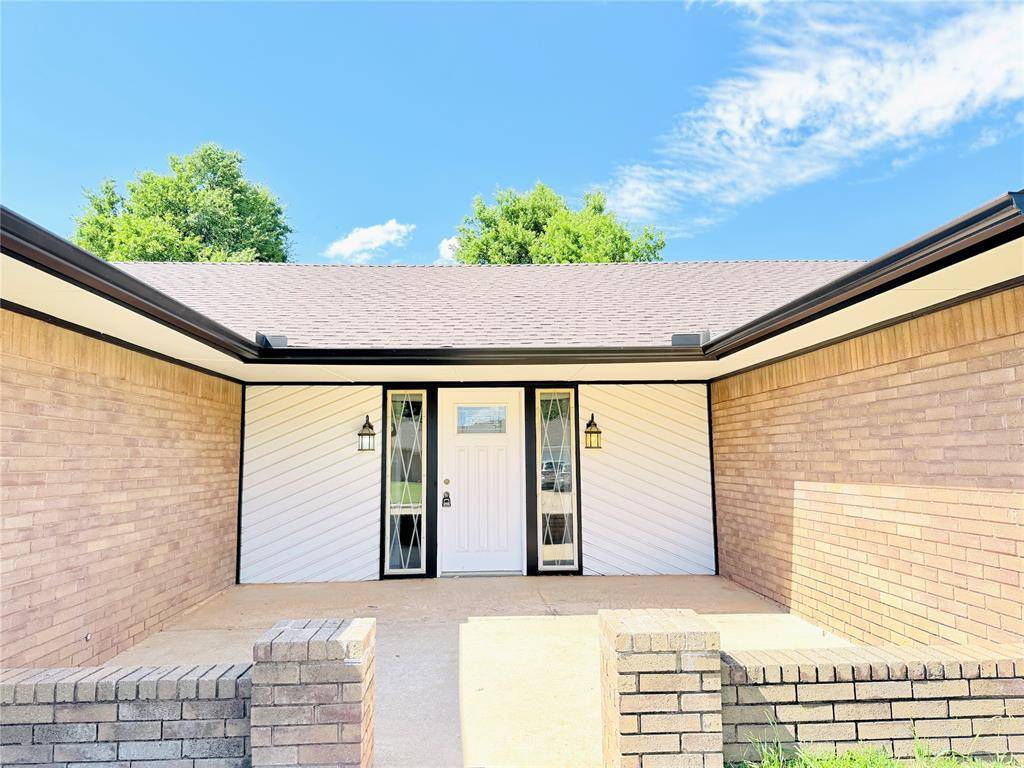 121 W Vail DR, Yukon, OK 73099