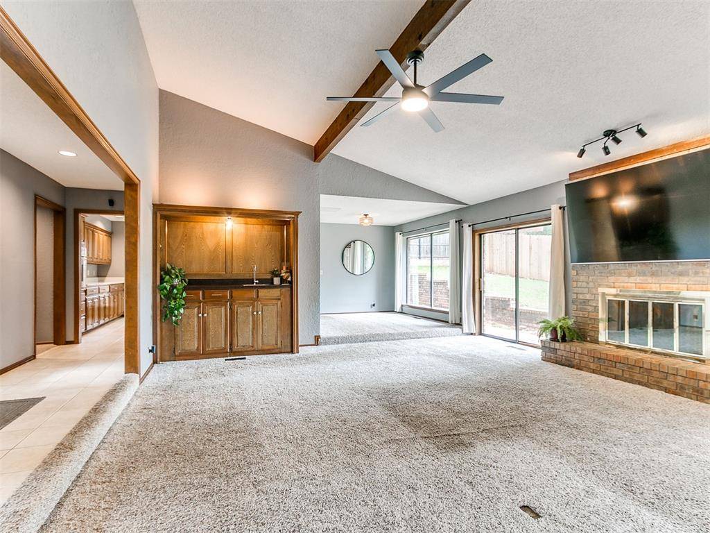 912 Stonehenge DR, Edmond, OK 73034