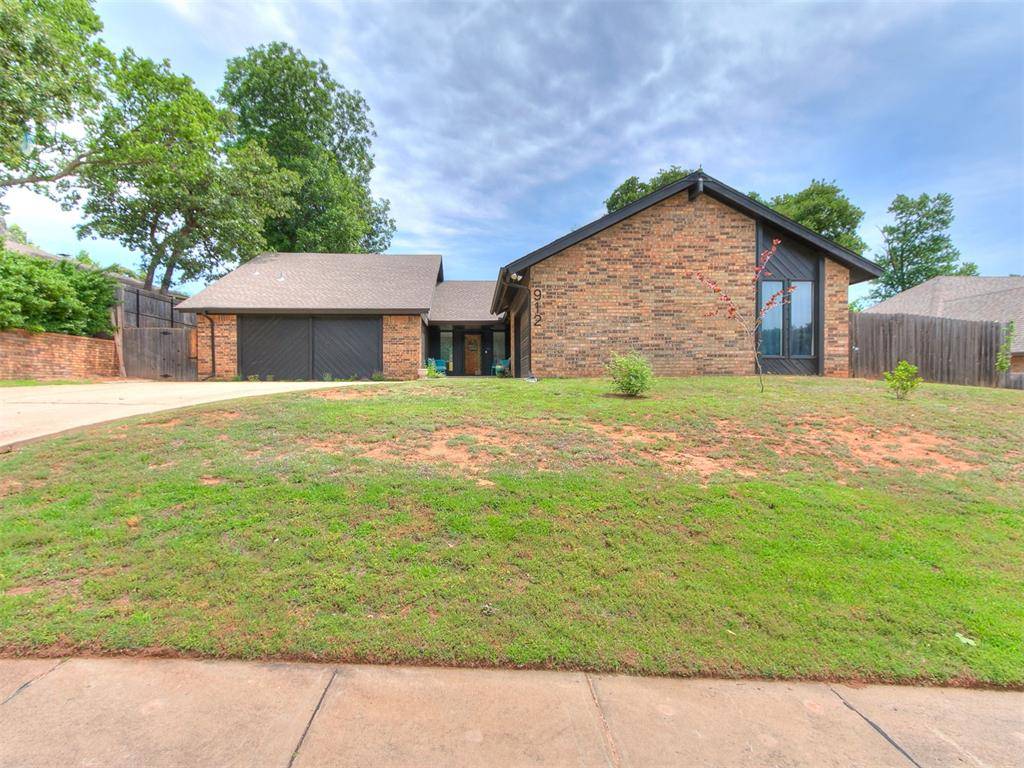 912 Stonehenge DR, Edmond, OK 73034