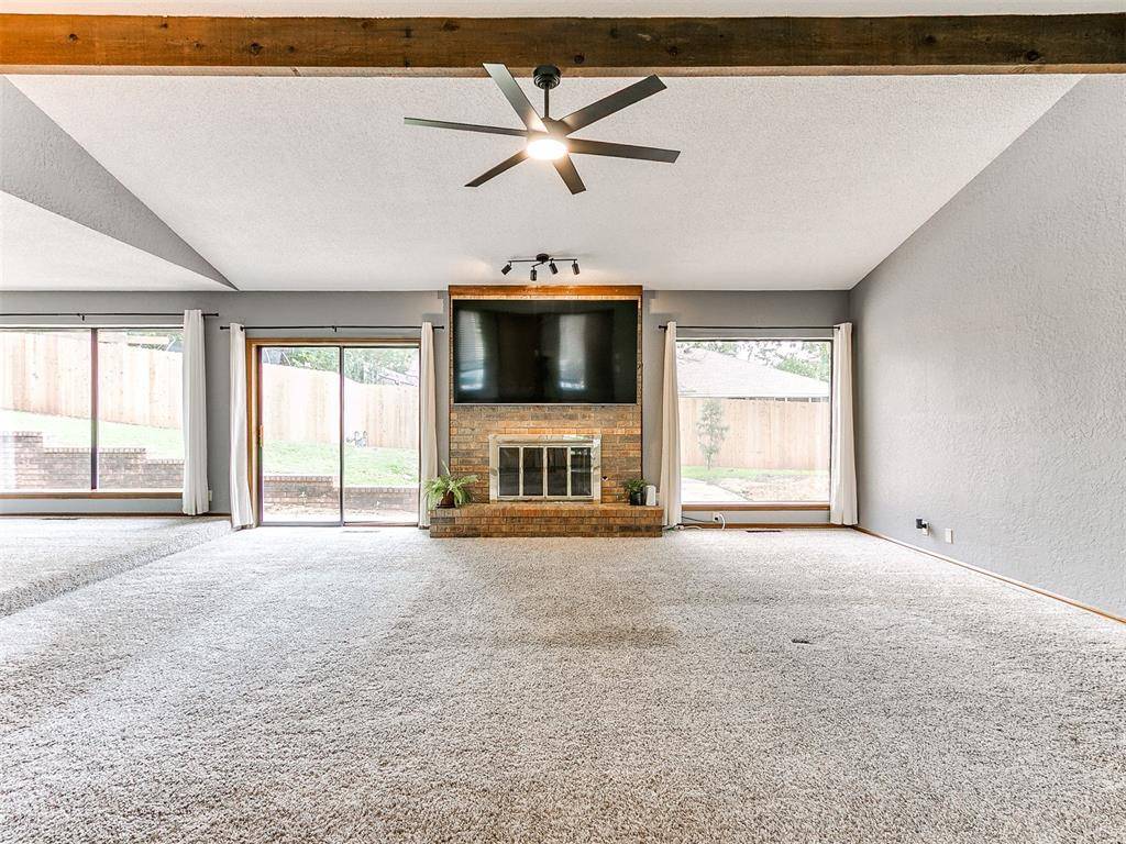 912 Stonehenge DR, Edmond, OK 73034