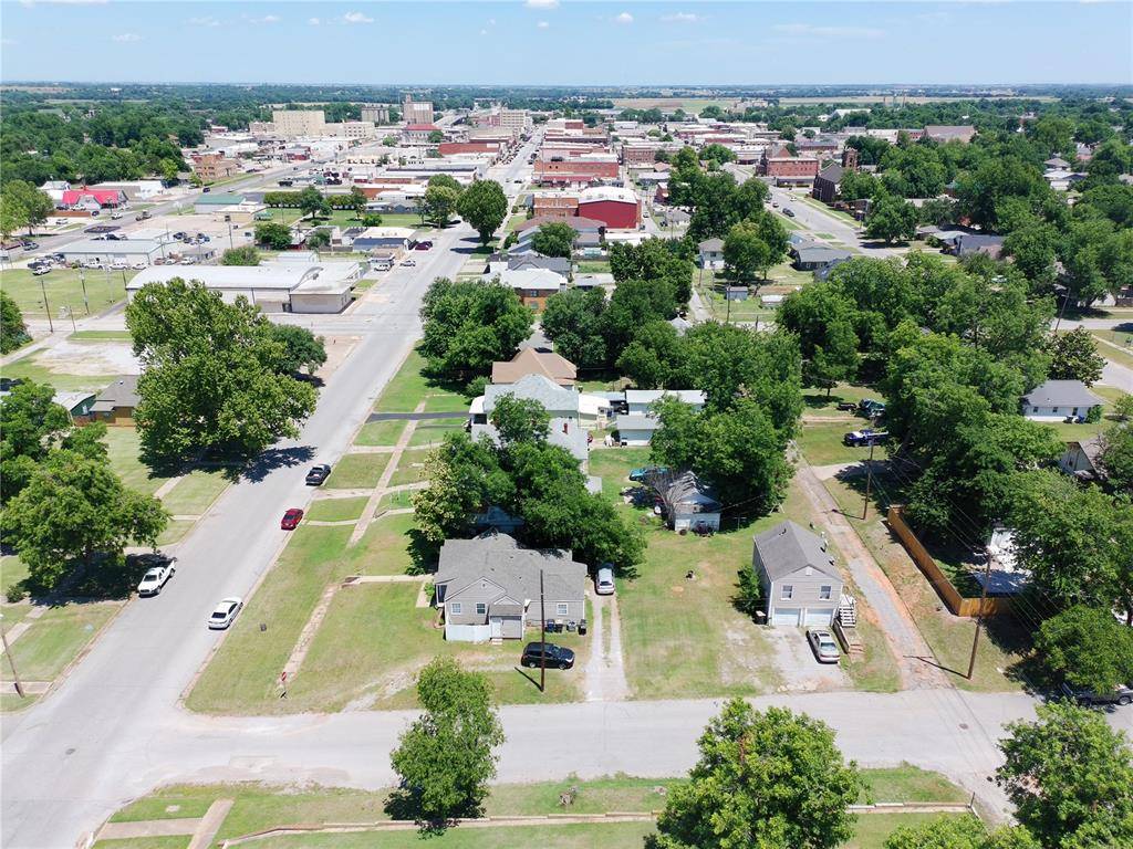 925 W CHICKASHA AVE, Chickasha, OK 73018