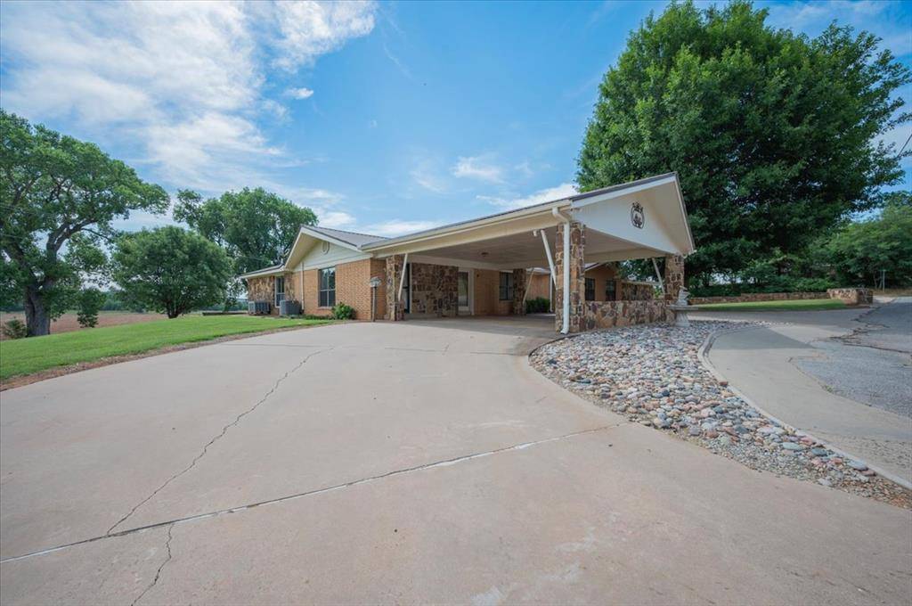 407 S Third ST, Binger, OK 73009