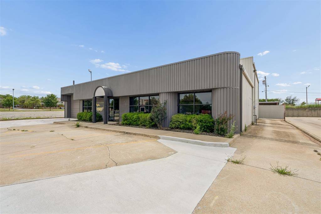 7925 N Wilshire CT, Oklahoma City, OK 73132
