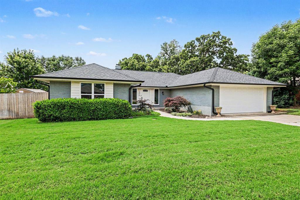 1316 Mockingbird LN, Edmond, OK 73034
