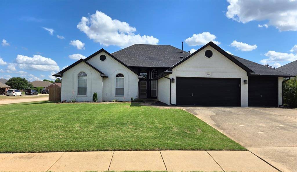 1520 W Agate WAY, Mustang, OK 73064