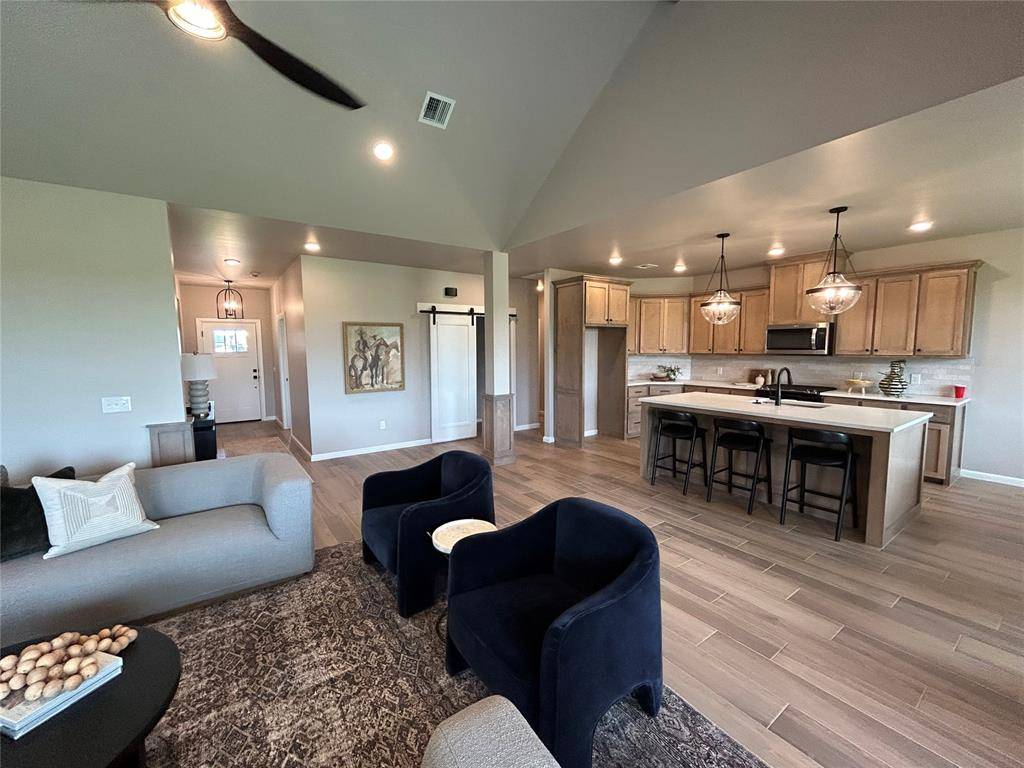 2029 Aminas WAY, Yukon, OK 73099