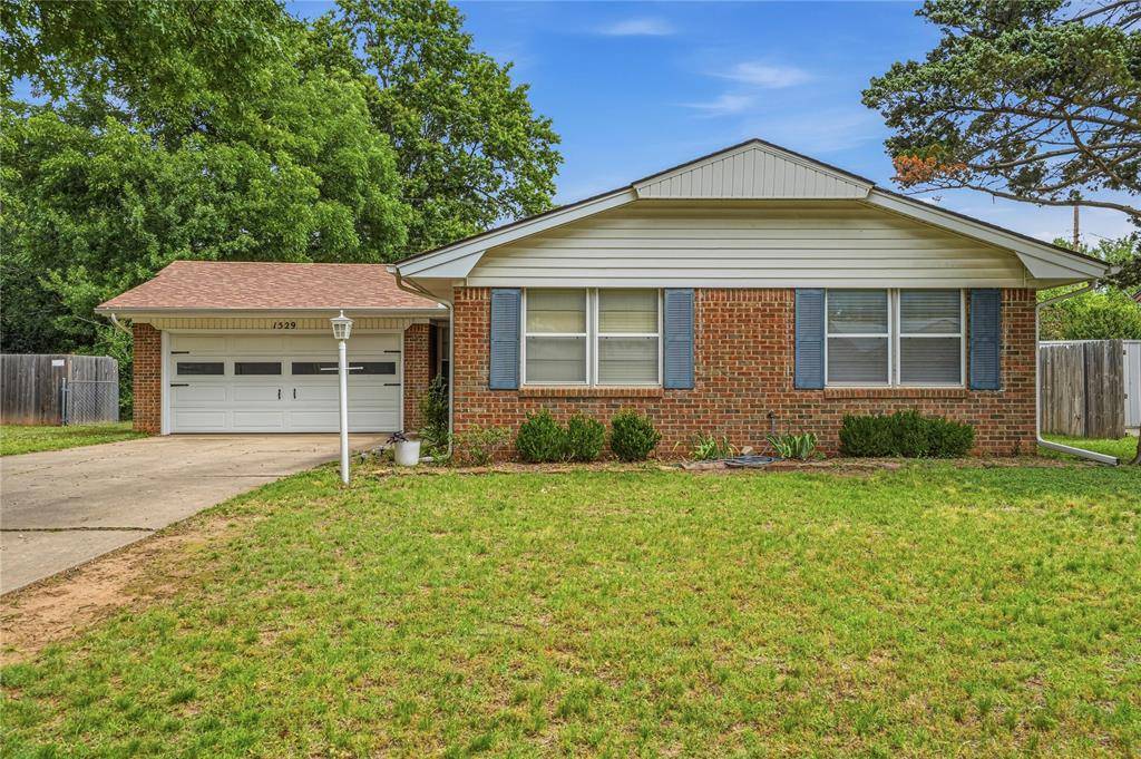 1529 Oakwood DR, Norman, OK 73069