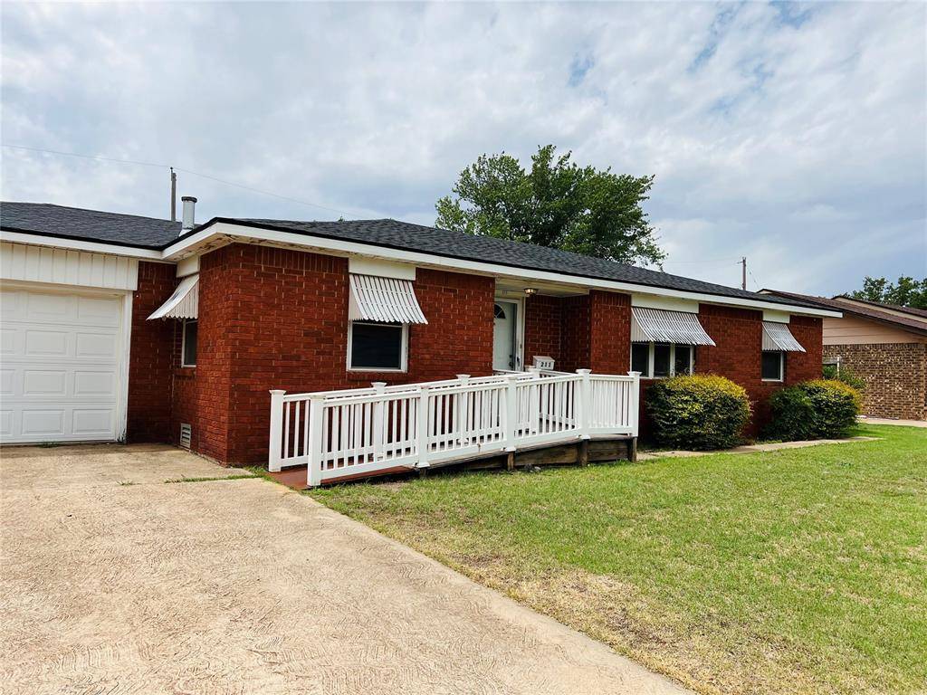 211 N Park RD, Hobart, OK 73651