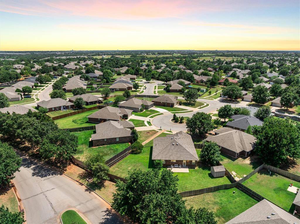 1975 Pleasant Ridge CT, Edmond, OK 73012