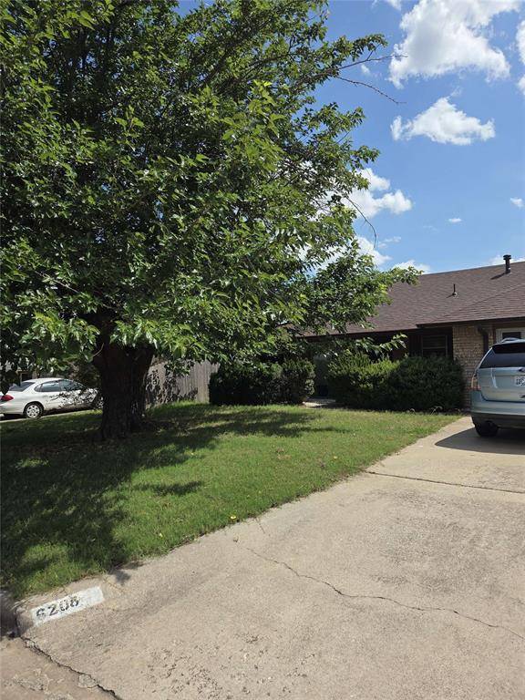 6208 NW Chestnut LN, Lawton, OK 73505