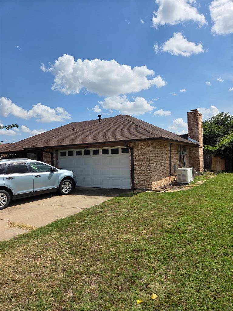 6208 NW Chestnut LN, Lawton, OK 73505