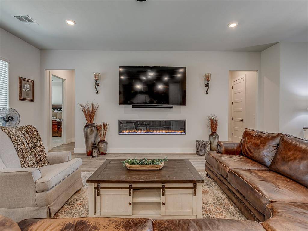2244 Jackson LN, Blanchard, OK 73010