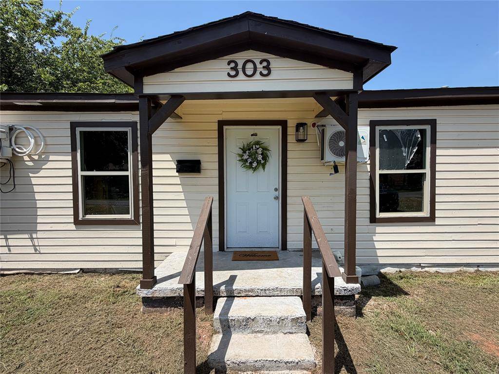 303 N 8th ST, Comanche, OK 73529